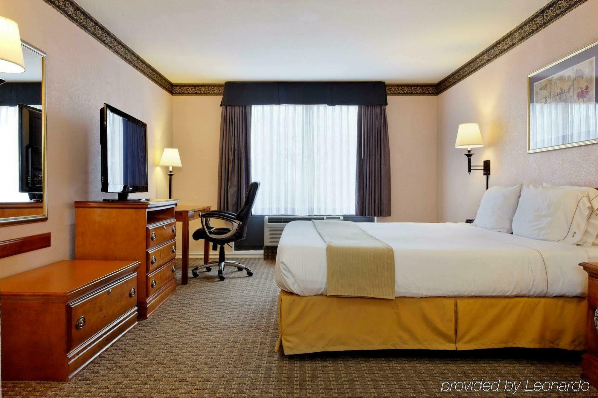 Holiday Inn Express North Тайлер Экстерьер фото